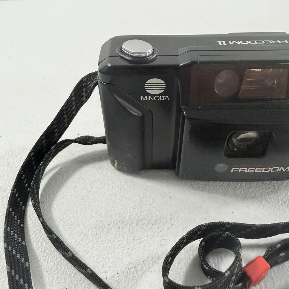 Minolta Freedom II 35mm Film Camera Point Shoot AF Flash READ DESCRIPTION WORKS‎